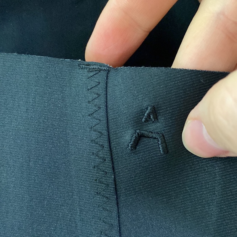 Aday Throw and Roll leggings with zippered pockets in black size S - Picture 8 of 10
